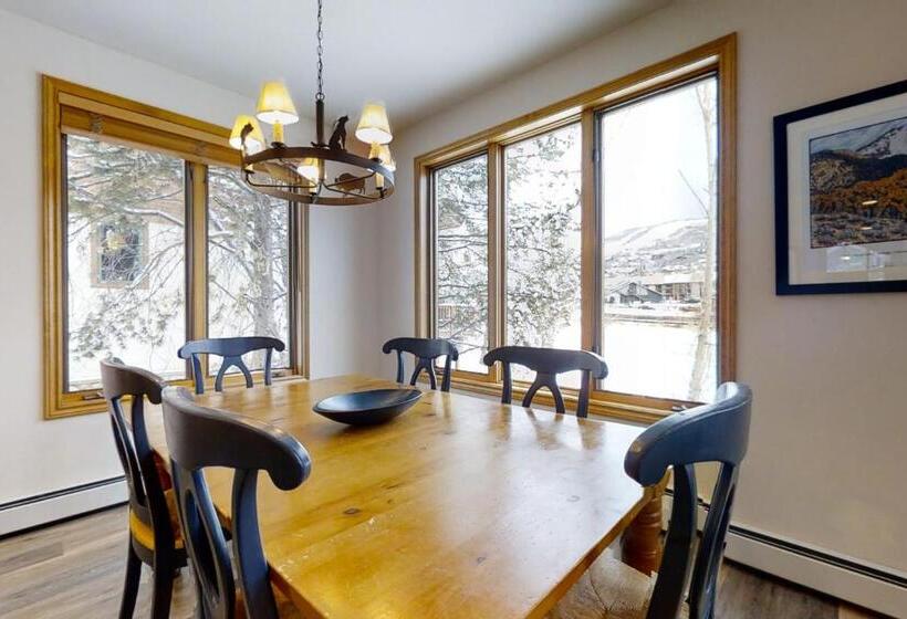 فندق Evergreens 03