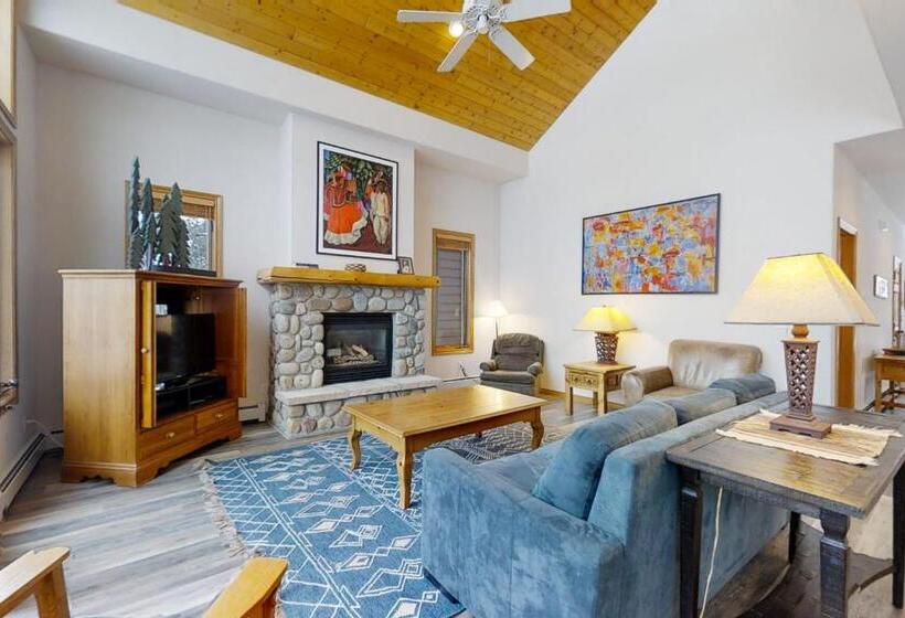 فندق Evergreens 03