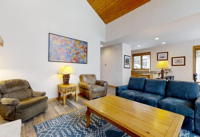 فندق Evergreens 03