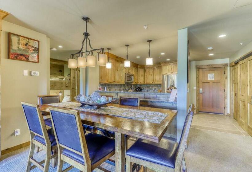 בית מלון כפרי Trailhead Lodge #201