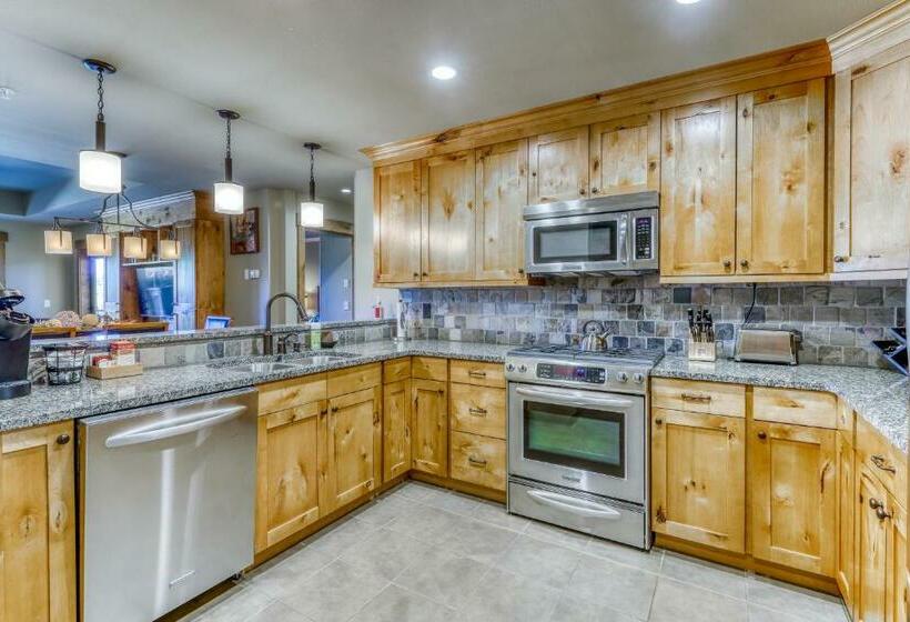 בית מלון כפרי Trailhead Lodge #201