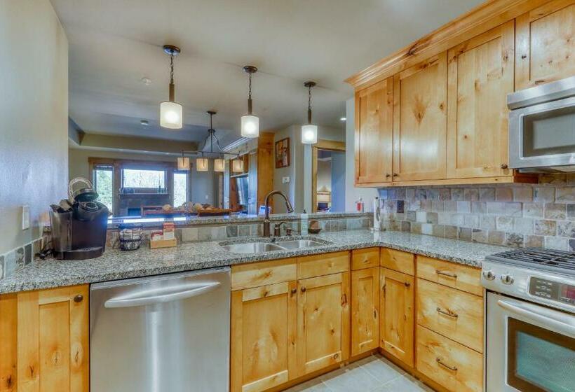 בית מלון כפרי Trailhead Lodge #201