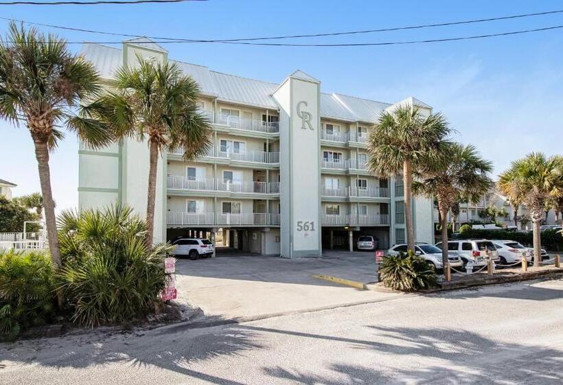 Отель Commodore S Retreat 107