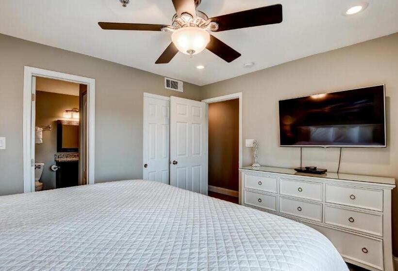 Отель Commodore S Retreat 107