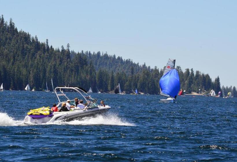 فندق Elevation Station