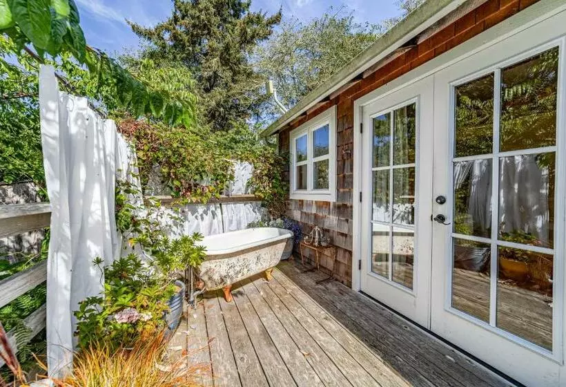 هتل Seawoods Cottage