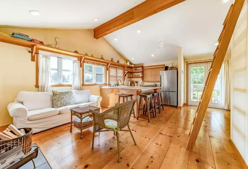 هتل Seawoods Cottage