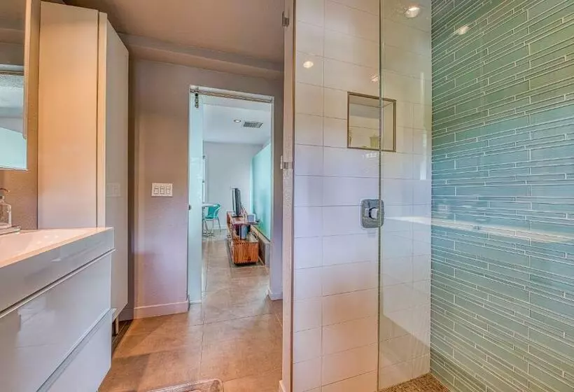 ホテル Sordid Lives Condo Permit# 3202