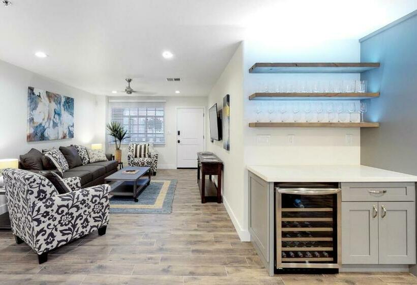 בית מלון כפרי Historic Oldtown Plaza 201