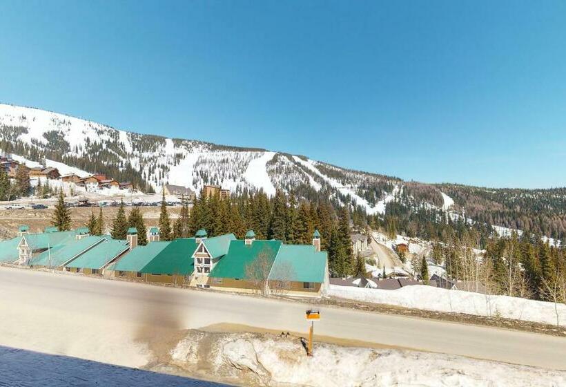 Отель Red Cricket 22