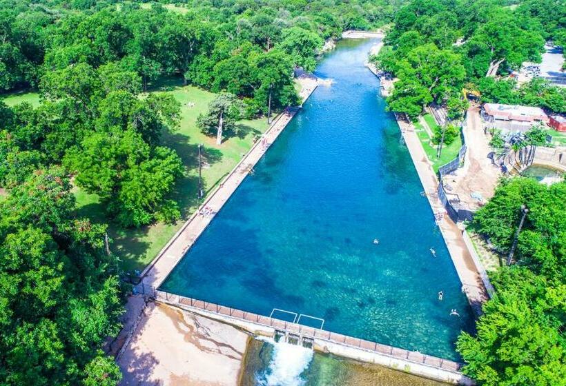 فندق Lavish World Of Tennis