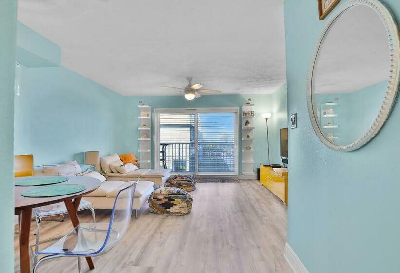 Отель Satellite Haven