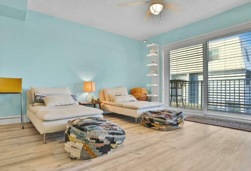 Отель Satellite Haven