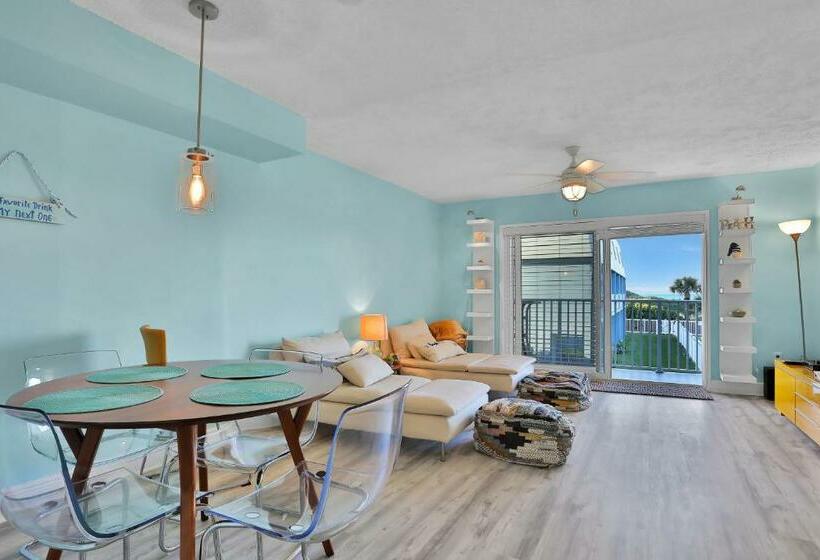 Отель Satellite Haven