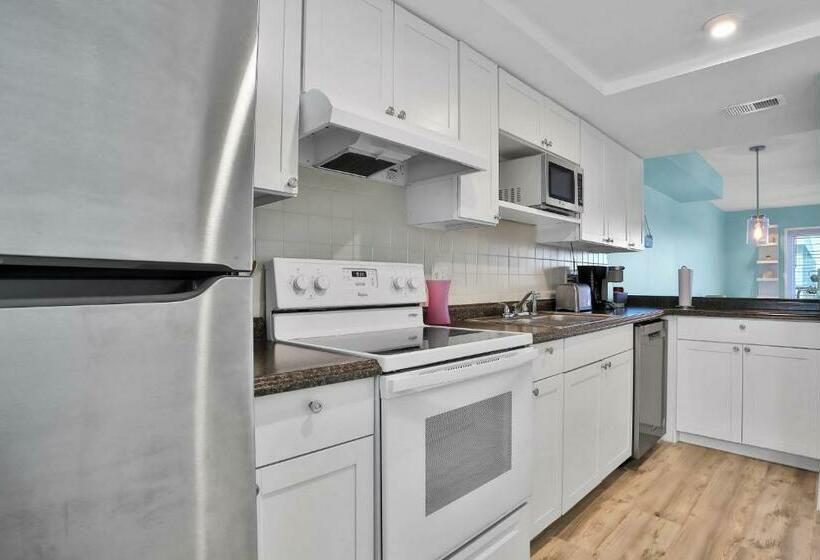 Отель Satellite Haven