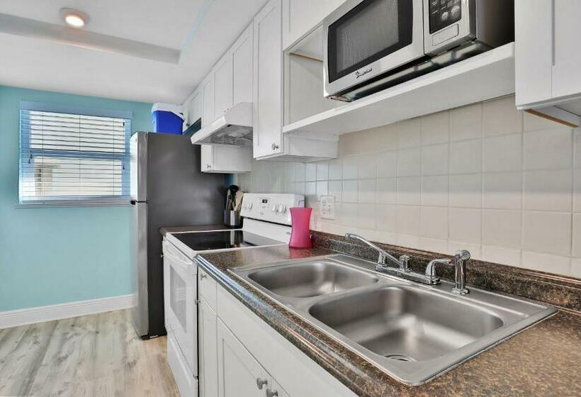 Отель Satellite Haven