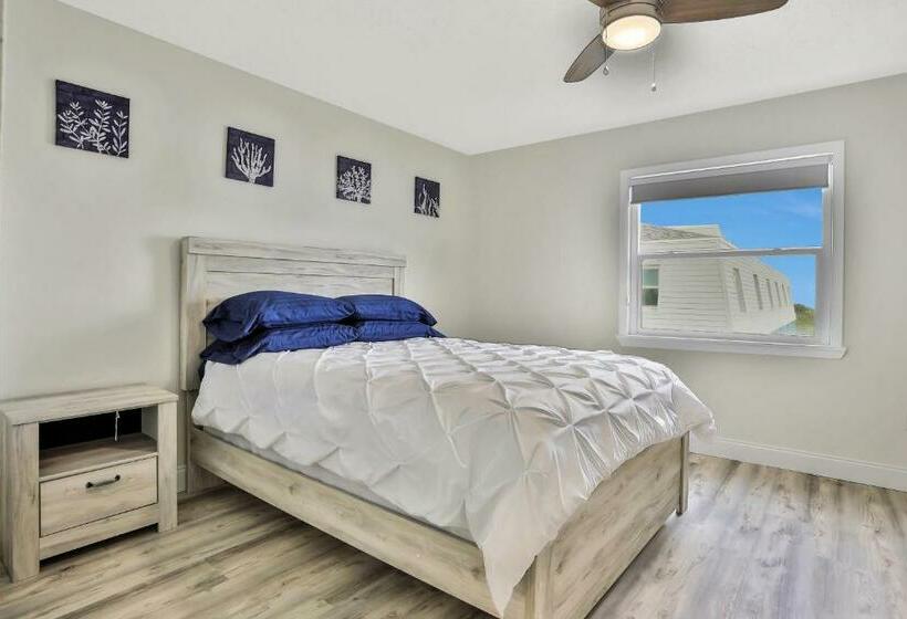 Отель Satellite Haven