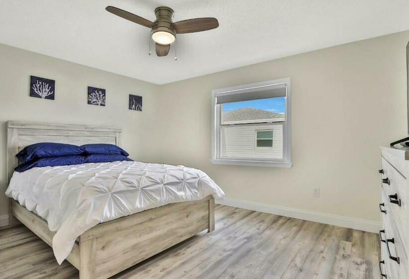 Отель Satellite Haven