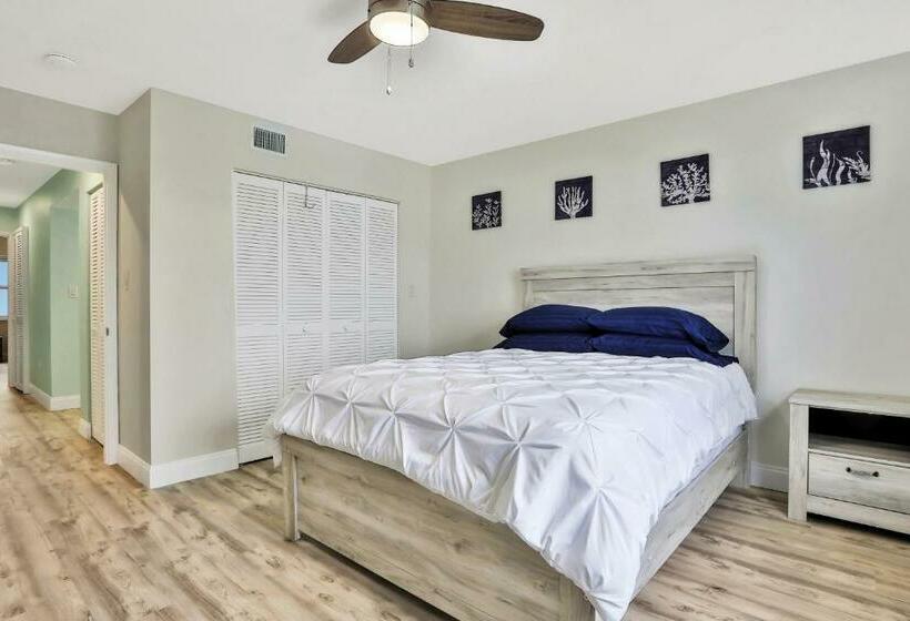 Отель Satellite Haven