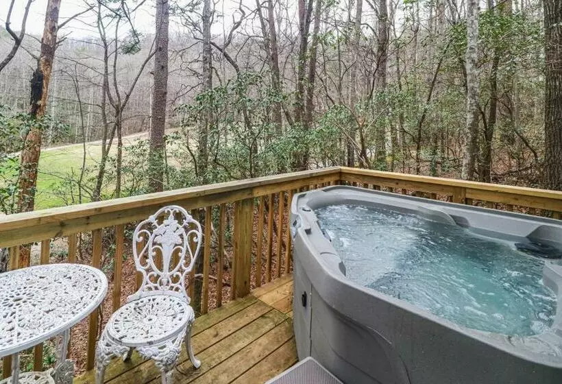 Hotelli Azalea Pine Bungalow