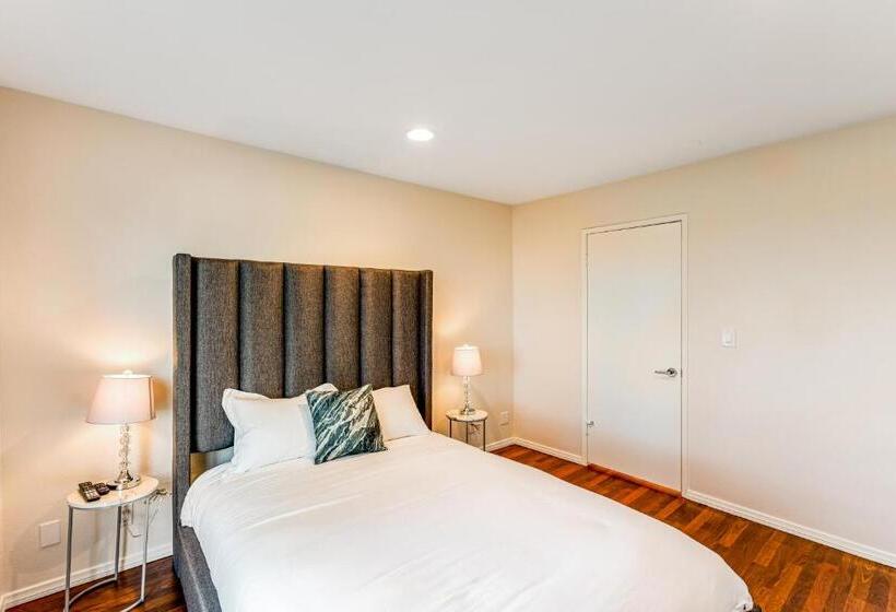 Отель I Only Have Eyes For You