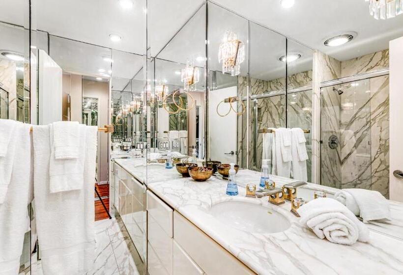 Отель I Only Have Eyes For You