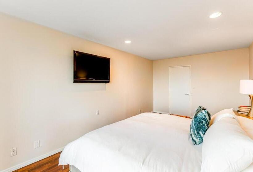 Отель I Only Have Eyes For You