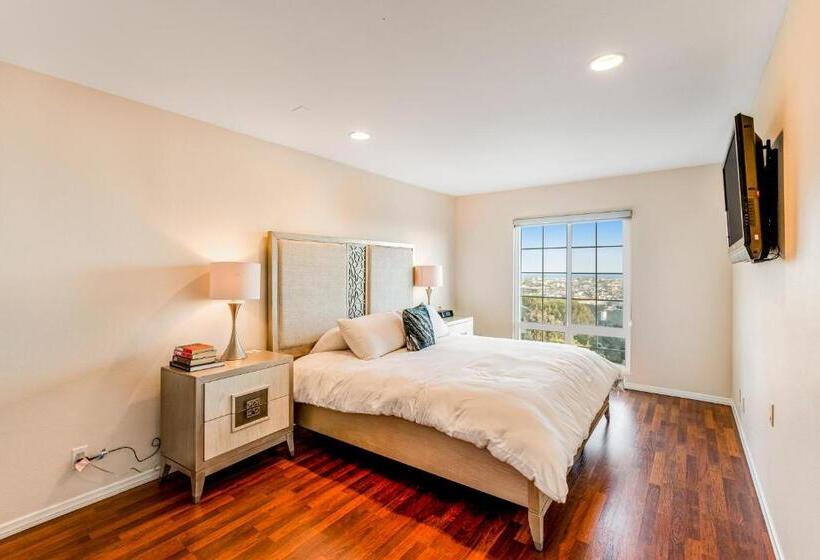 Отель I Only Have Eyes For You