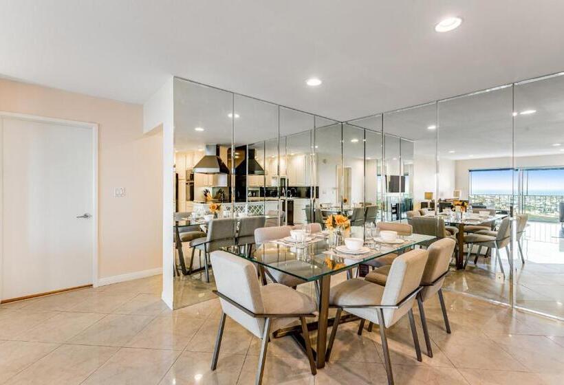 Отель I Only Have Eyes For You