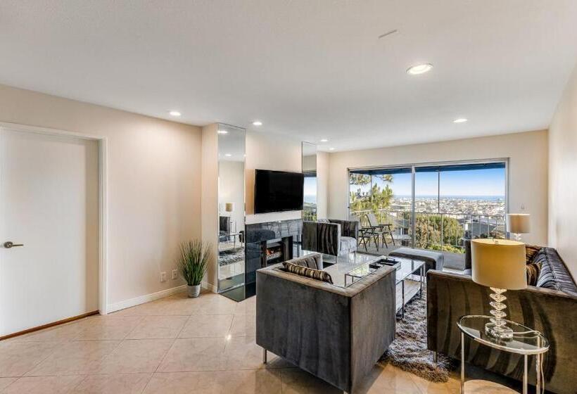 Отель I Only Have Eyes For You