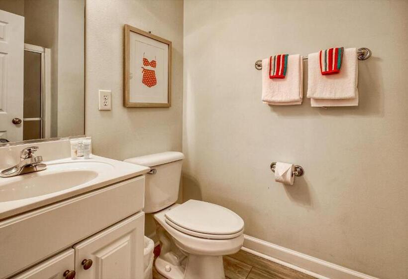 فندق West End Isle Retreat