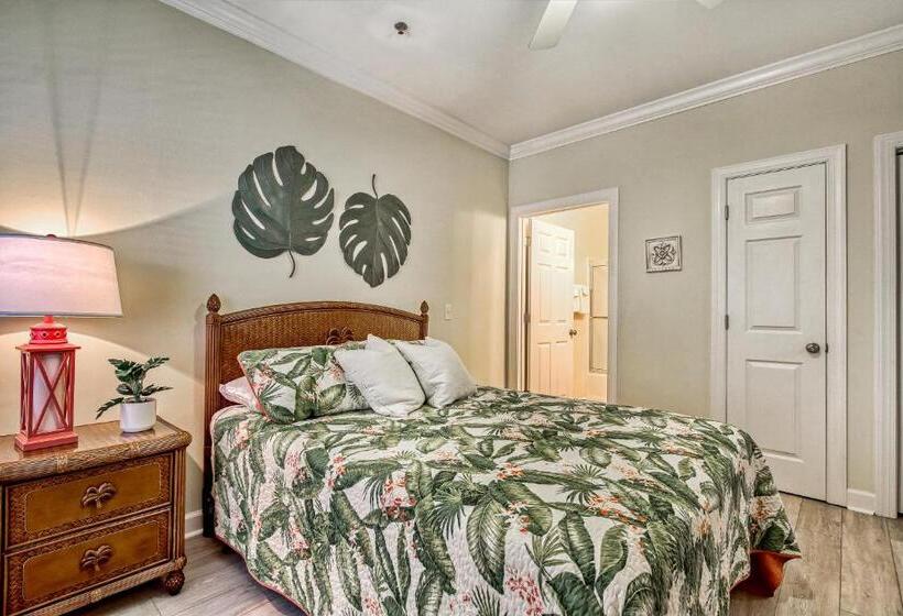 فندق West End Isle Retreat