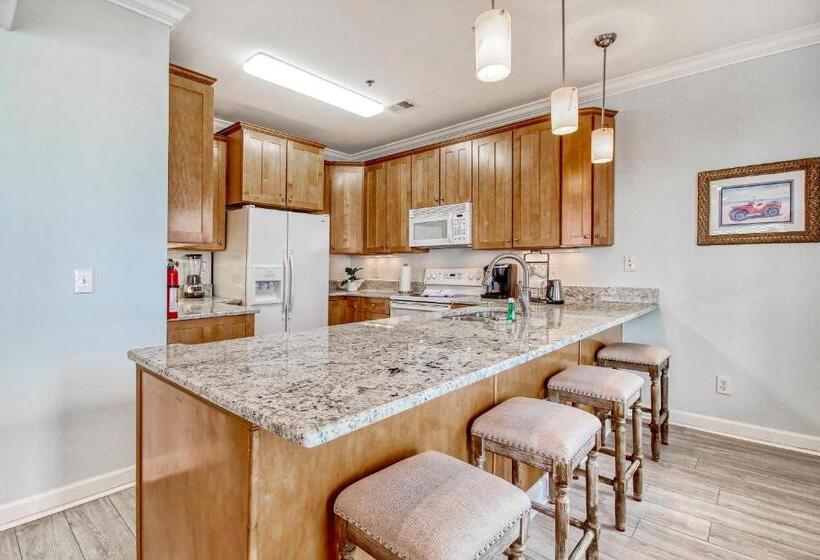 فندق West End Isle Retreat