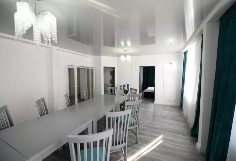 Aamiaismajoitus (B&B) Pensiunea Lor