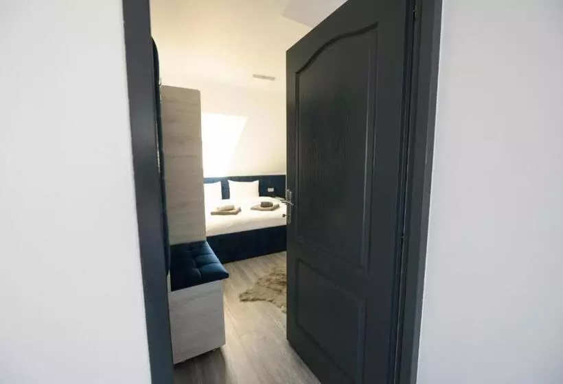 Aamiaismajoitus (B&B) Pensiunea Lor