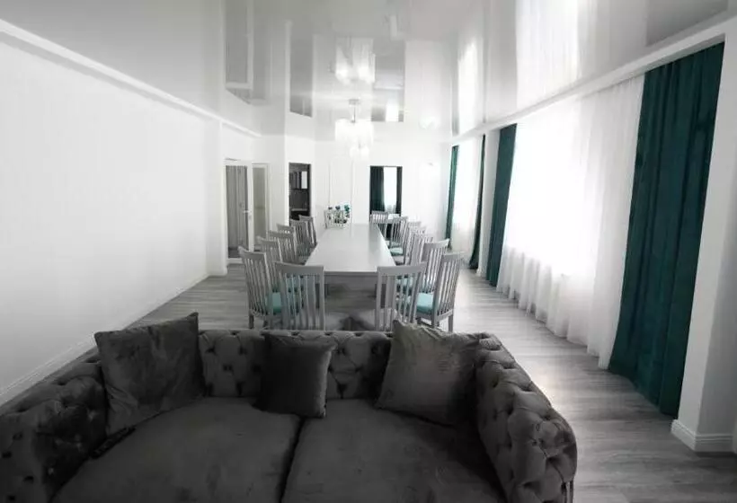 Aamiaismajoitus (B&B) Pensiunea Lor