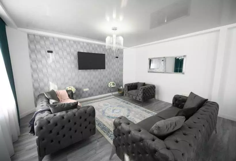 Aamiaismajoitus (B&B) Pensiunea Lor