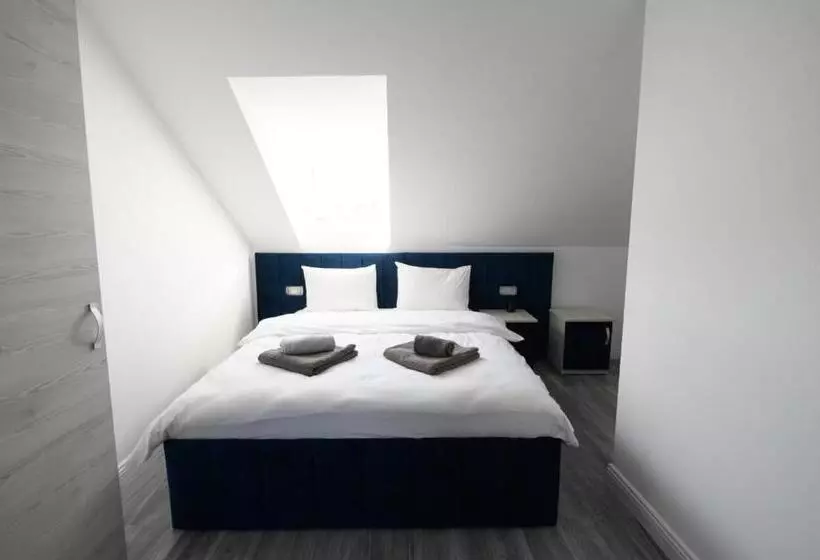 Aamiaismajoitus (B&B) Pensiunea Lor