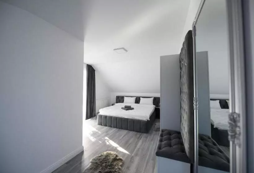 Aamiaismajoitus (B&B) Pensiunea Lor