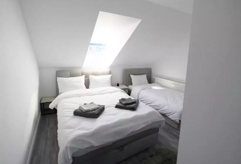 Aamiaismajoitus (B&B) Pensiunea Lor