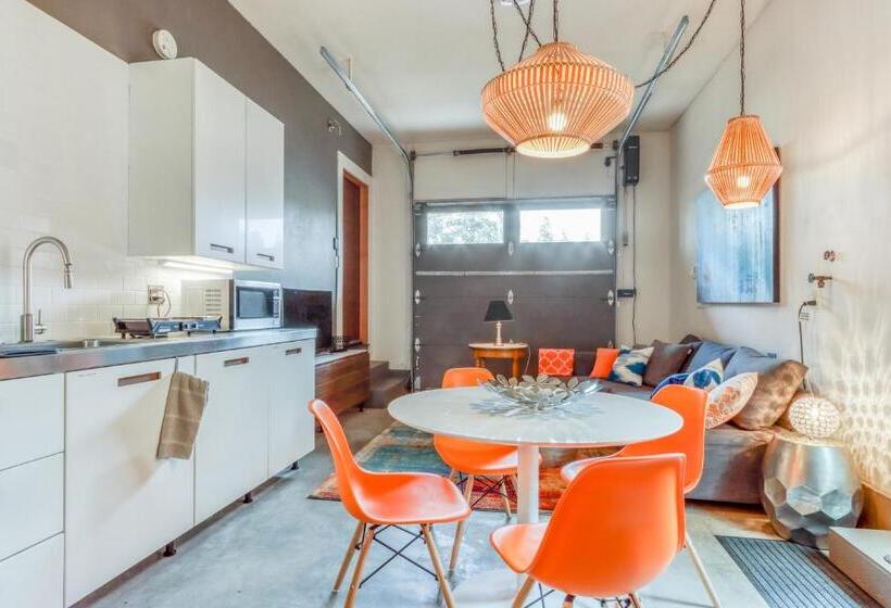 Отель Jefferson Hideaway