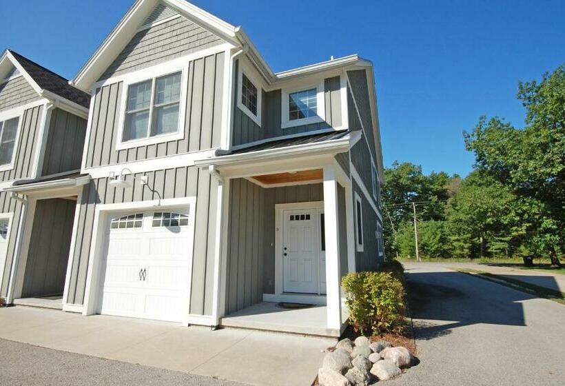 Отель Lake Street Retreat