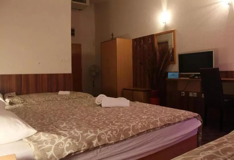هتل Piramida Sunca