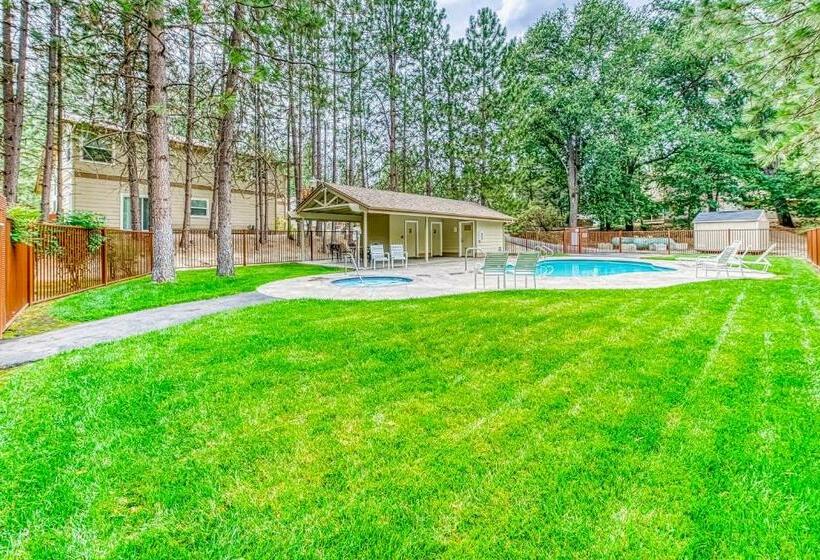 Отель Slide Creek Retreat