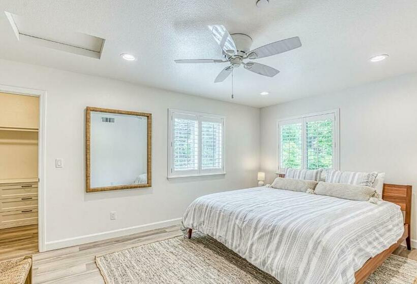 Отель Slide Creek Retreat