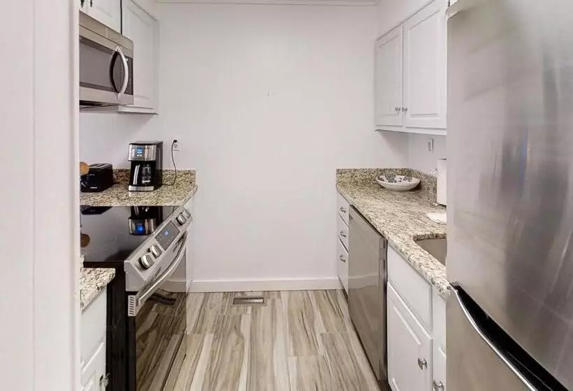 ホテル Whispering Woods Retreat