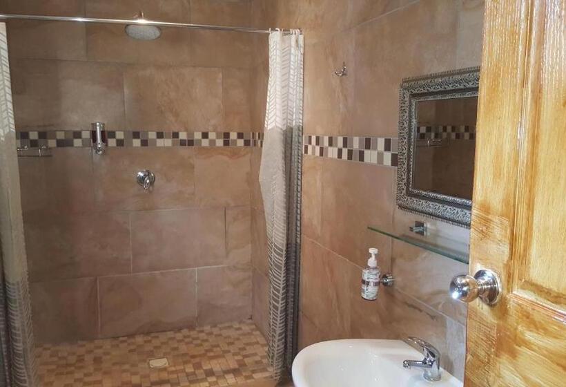 פנסיון Kadichueni Guest House