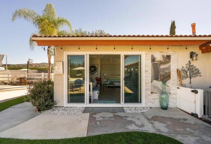 Пансион Magic Villa Overlooking Pool Oasis