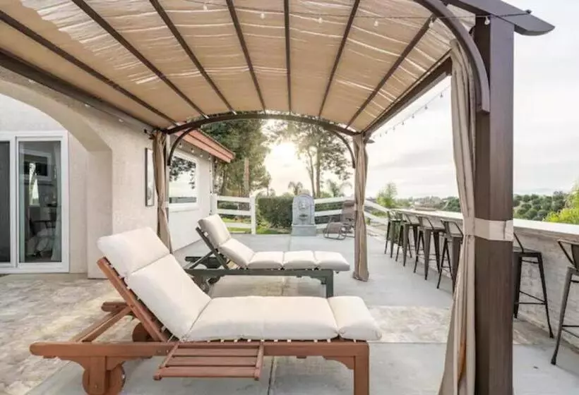 ペンション Magic Villa Overlooking Pool Oasis