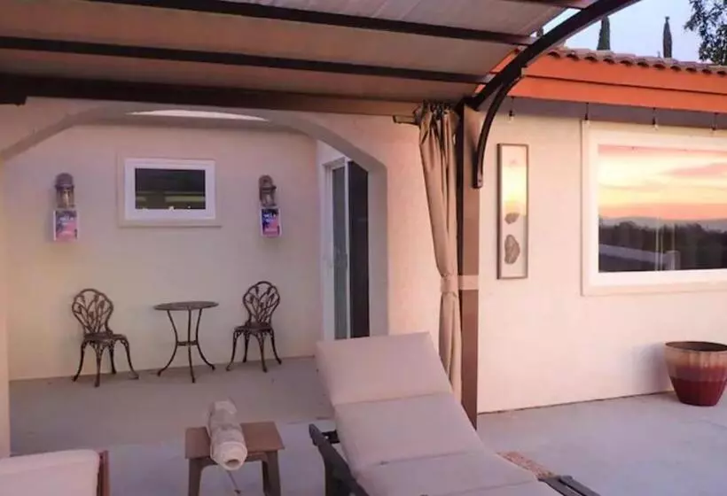 ペンション Magic Villa Overlooking Pool Oasis